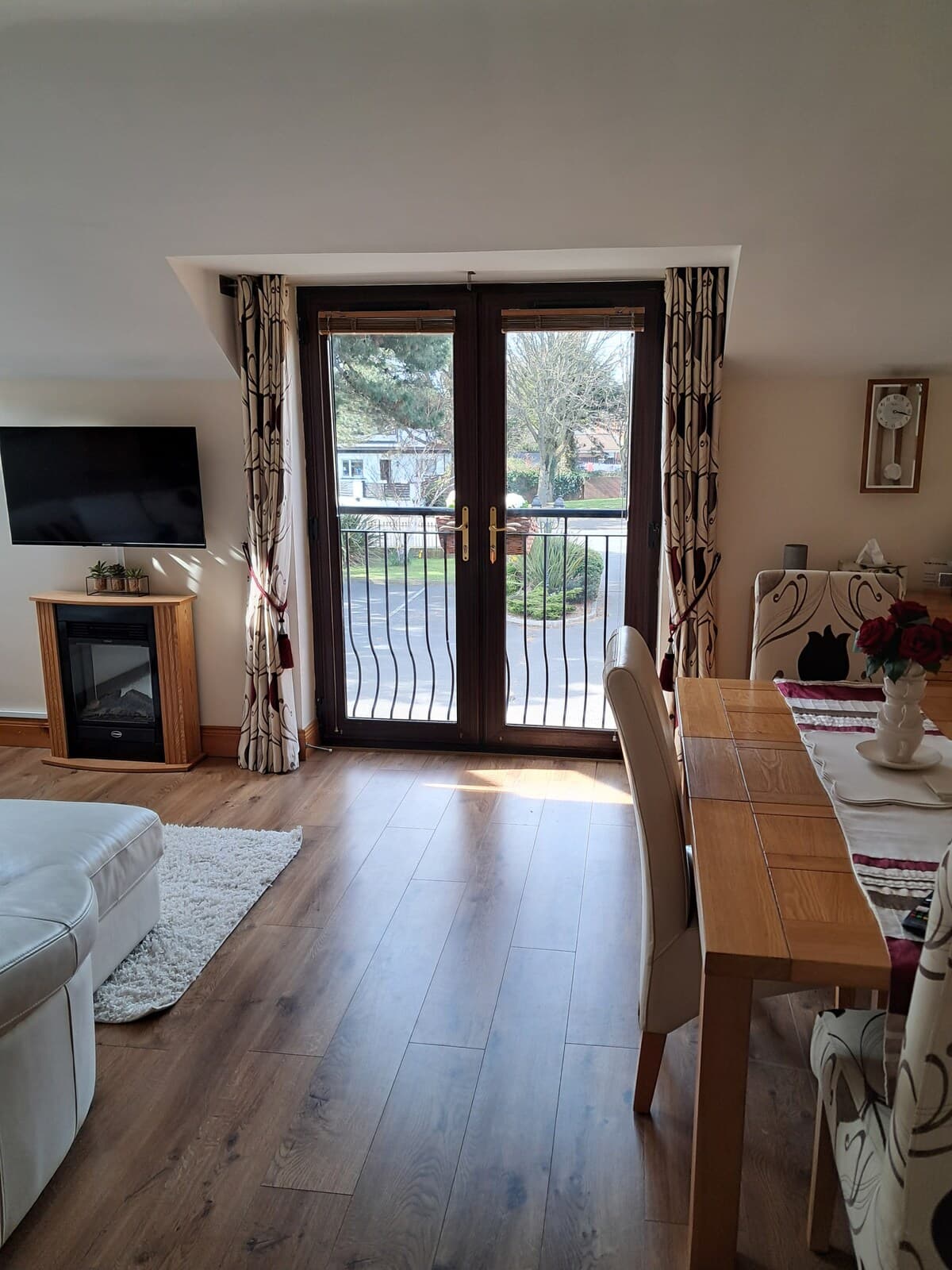 Pebble Creek apartment living and dining area with balcony doors